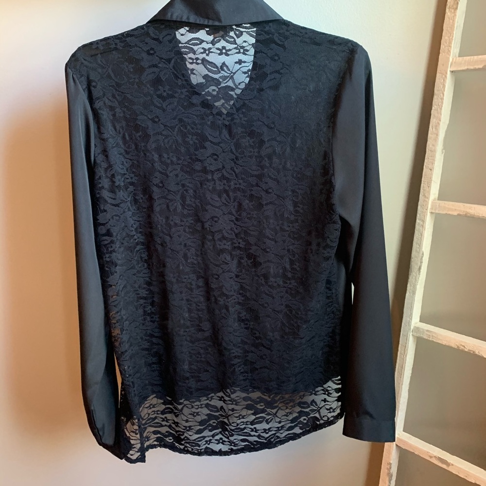 Lace back blouse - Picture 2 of 4